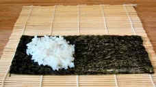 Preperation of temaki (step 1)